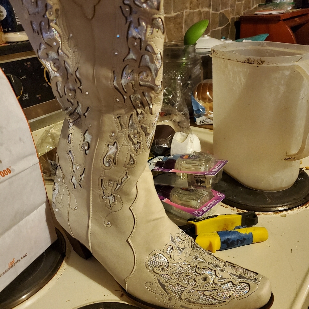 Womens bridal boots size 11